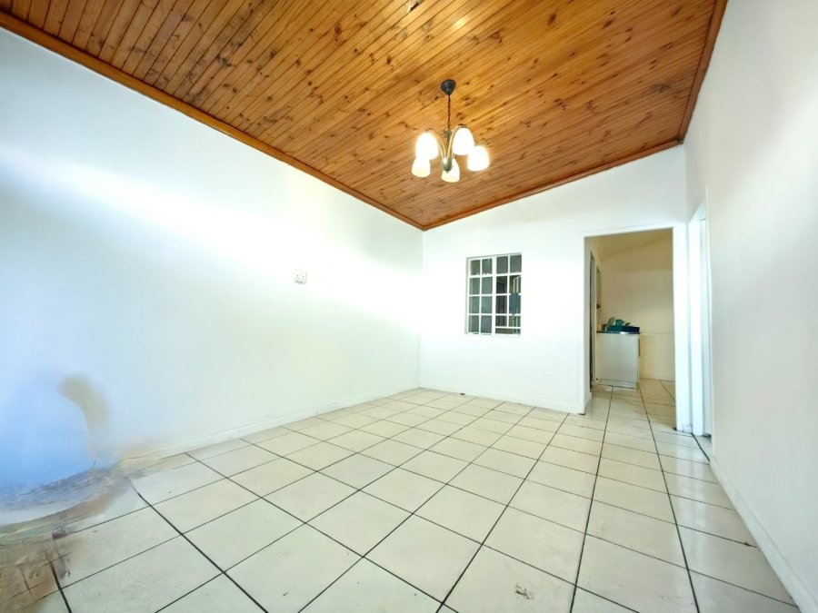 4 Bedroom Property for Sale in Lavender Hill Western Cape